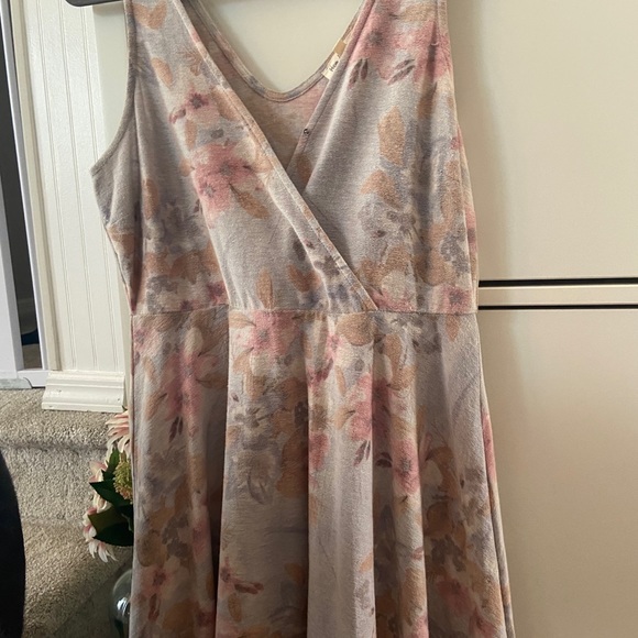 Hem and Thread floral dress - Picture 4 of 5